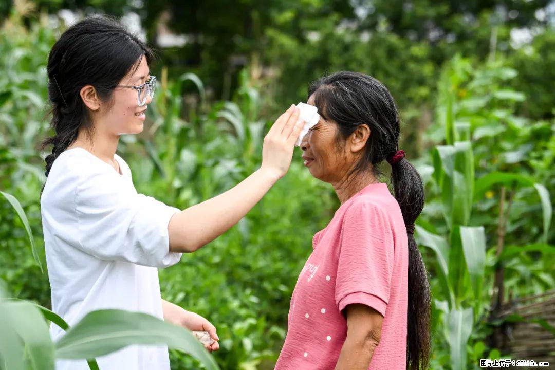 全网追的“扁担女孩”,找了一份暑假工,时薪12元 - 崇左生活资讯 - 崇左28生活网 chongzuo.28life.com